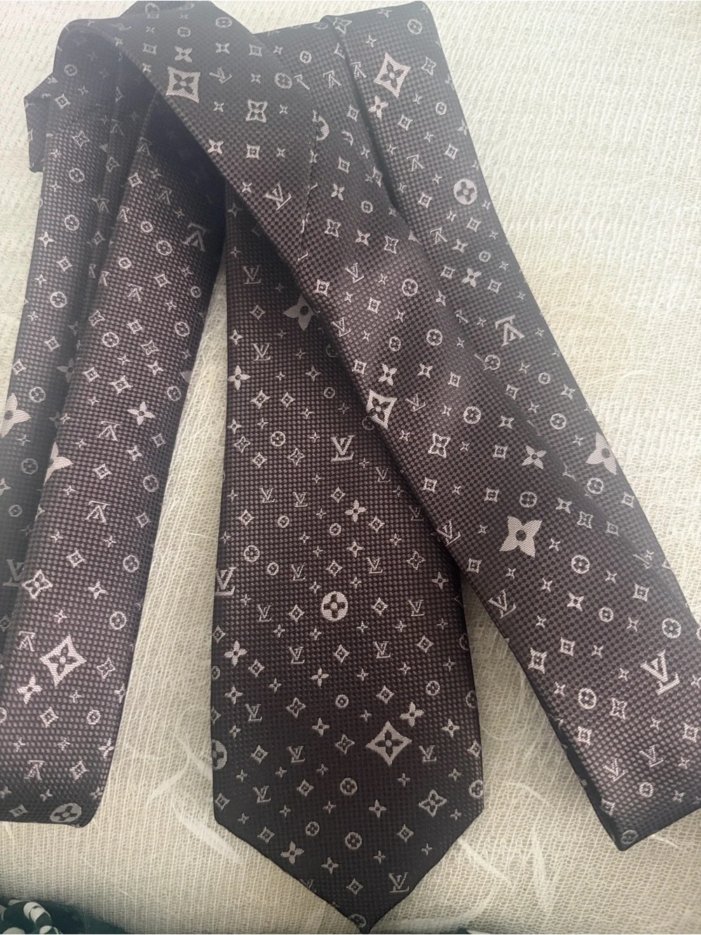 The Unbranded Brand elegant dark